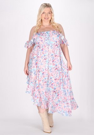 Maxikjole i let, flowy stof med et blomsterprint i pink, blå og hvid; off-shoulder design med flæser på ærmerne, ankel-længde.