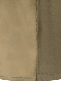 Khaki-Stoffoberteil mit einer glatten, satinähnlichen linken Seite und einer strukturierten, gerippten rechten Seite, mit sauberem Nähen entlang der Nähte.