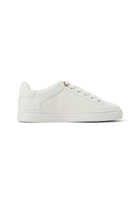 Weiße Sneaker aus strukturiertem Leder mit glatten Seiten, ausgestattet mit sechs Ösen, minimalistischem Design und einer flachen Gummisohle.