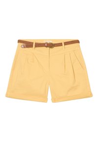 Shorts en coton jaune avec une ceinture en cuir tressé brun, dotés de plis, de poches latérales et d' ourlets roulés.