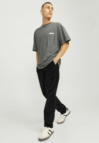 Jack & Jones JWHACE JJHARVEY czarny