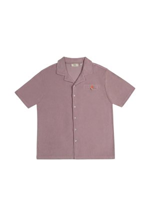 Chemise lavande à manches courtes avec boutons, col camp et petite poche avec bouton et détail orange sur la poitrine.