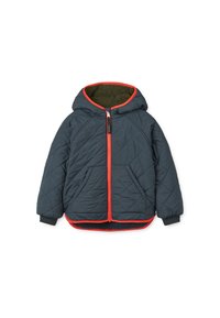 Giacca quilted blu navy con foderatura in felpa verde oliva, zip e rifiniture rosse a contrasto, e polsini a coste neri, dotata di tasche laterali.