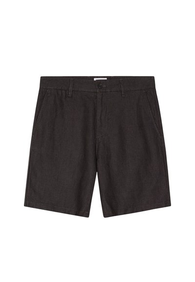 Shorts gris foncé longueur genou avec passants de ceinture, bouton à l'avant, fermeture éclair et poches latérales, présentés sur fond blanc.
