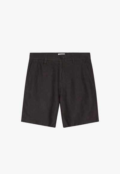 Shorts gris foncé longueur genou avec passants de ceinture, bouton à l'avant, fermeture éclair et poches latérales, présentés sur fond blanc.