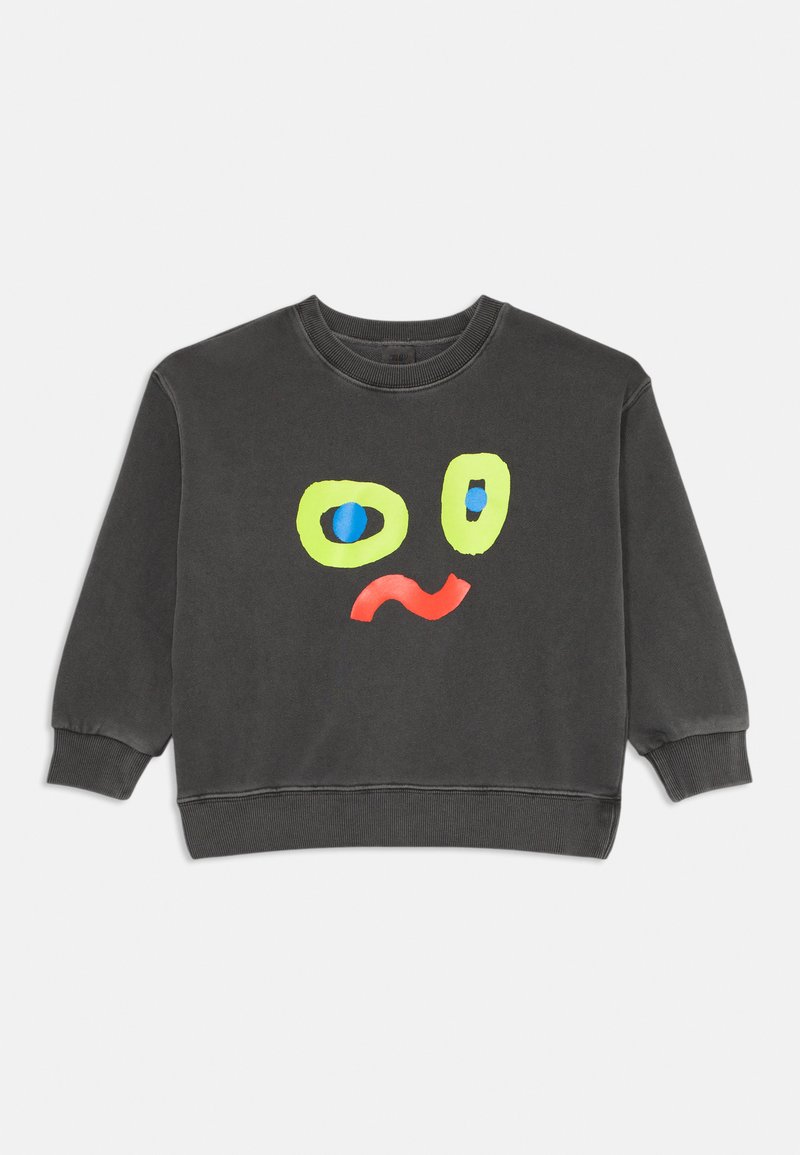 Dunkelgrauer Sweatshirt mit einem verspielten Gesichtsmotiv, das helle grüne und blaue Augen sowie einen roten Mund zeigt. Gerippte Bündchen und Saum. Weicher Stoff.