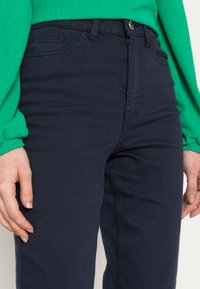 VILA VINEEDIT LONG CAPRI - Calções de ganga - navy blazer