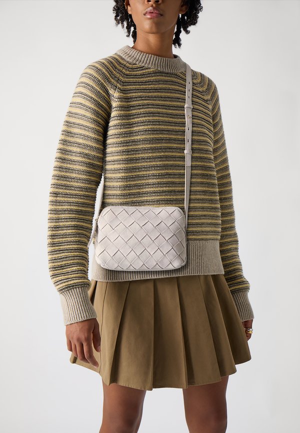 LEATHER - Umhängetasche - taupe