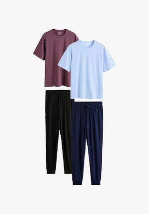 Zwei Sets legerer Freizeitkleidung mit kurzärmeligen T-Shirts in Weinrot und Hellblau, kombiniert mit schwarzen und marineblauen Jogginghosen.