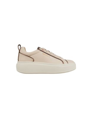 Beige lage sneaker met dikke witte zool, bruine afwerking, veters en "SMITH"-branding aan de zijkant.