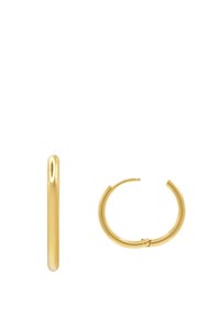 Boucles d'oreilles en or avec un design épuré et arrondi. Une boucle d'oreille a une forme cylindrique, tandis que l'autre est un anneau ouvert.