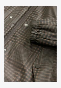 Atlasīts, brown check