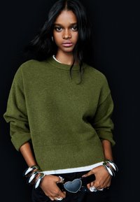 Bershka WITH HEM - Maglione - evergreen
