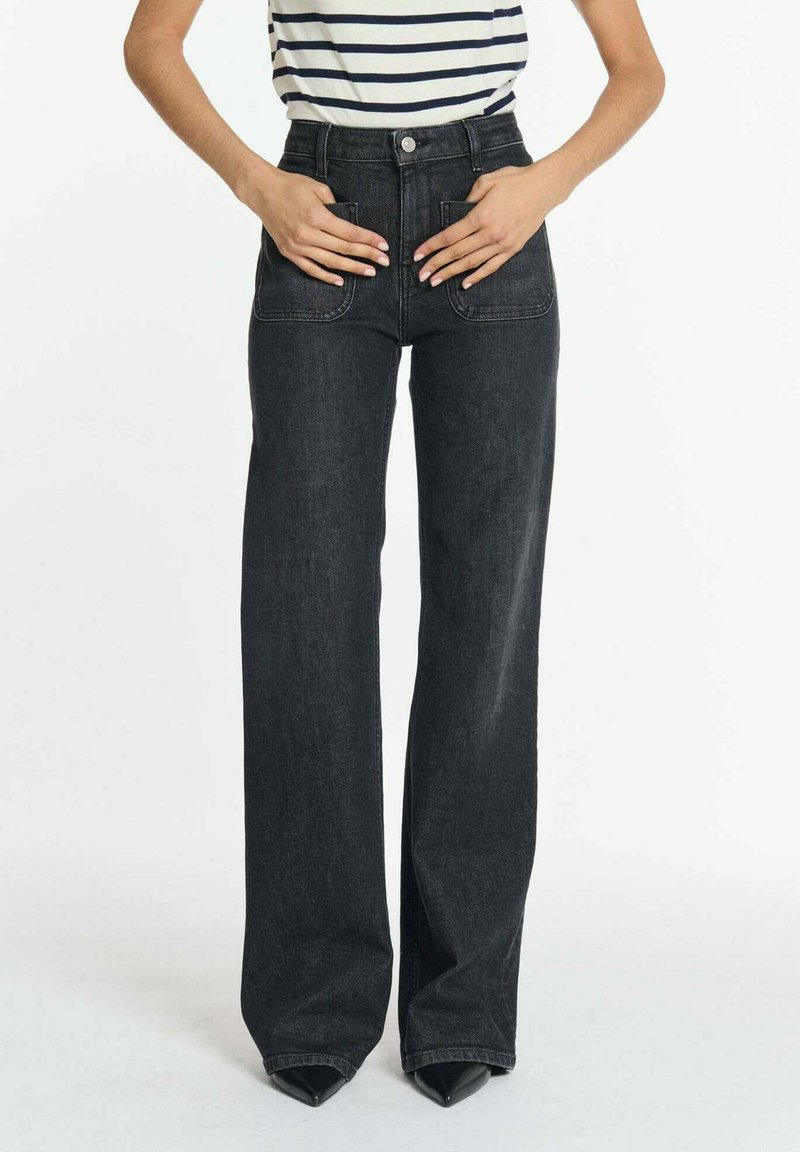 Brede donkere denim jeans met een hoge taille, voorzakken en een klassieke knoopsluiting. De stof heeft een gladde, licht gestructureerde afwerking.
