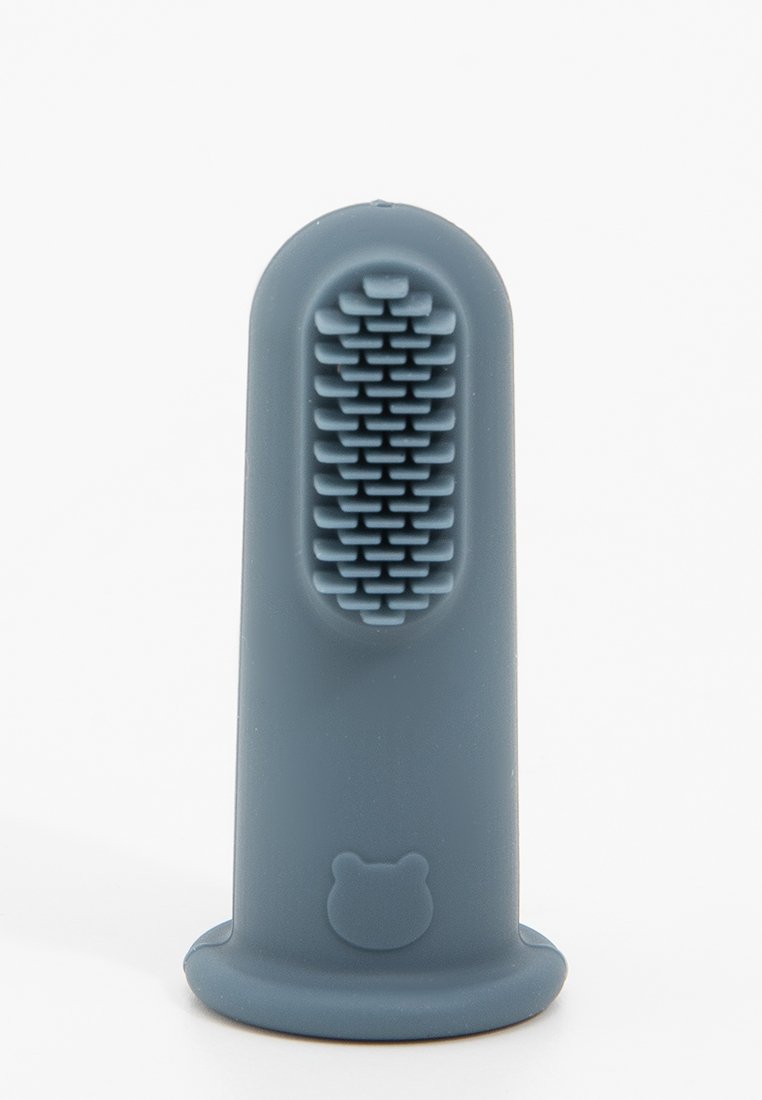 Porta utensili da cucina in silicone di colore blu opaco, con una superficie testurizzata per una presa sicura e una base arrotondata caratterizzata da un'emblema di un orso sul fondo.