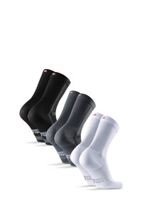 Cuatro pares de calcetines en negro, gris oscuro, gris claro y blanco, con textura acanalada y un pequeño logo en el puño.