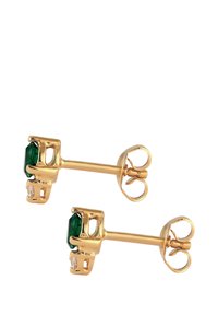 Goldfarbene Ohrstecker mit einem grünen rechteckigen Edelstein und kleinen klaren Akzenten, mit einer polierten Oberfläche und einem durchbrochenen Design.