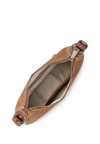 Borsa in pelle scamosciata marrone con chiusura a zip, dotata di tracolla in pelle color cuoio e accessori in argento. Interno foderato con tessuto beige e bordo a contrasto.