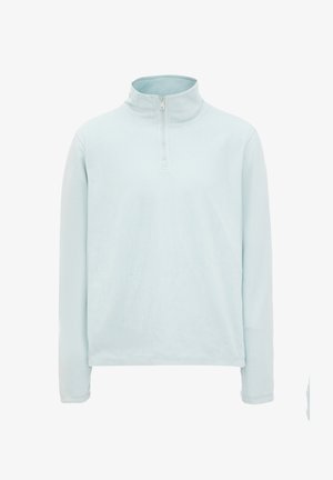 Lichtblauwe fleece pullover met een half-rits kraag, lange mouwen en zachte textuur; minimale naden en een ontspannen pasvorm.