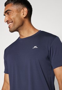 J.LINDEBERG Sports ADE - Basic póló - navy