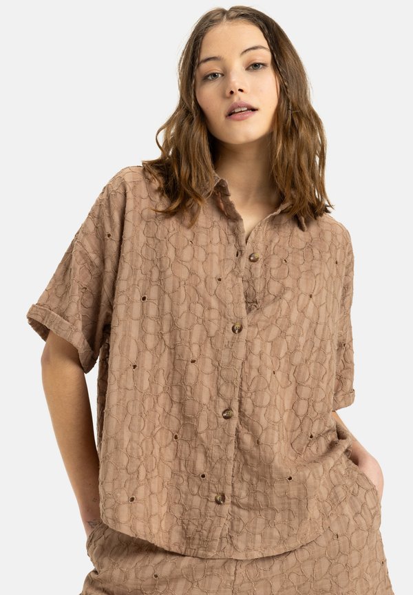 NOSTALGIA - MIT KURZEN ÄRMELN  - Button-down blouse - tec