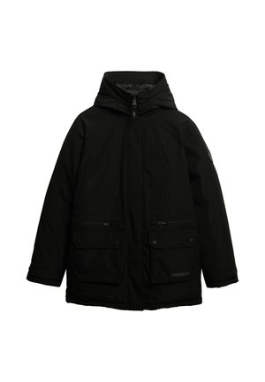 Parka negra aislada con capucha. Cuenta con dos bolsillos con cremallera y dos bolsillos con botones a presión. Hecha de un material suave y resistente a las inclemencias del tiempo.