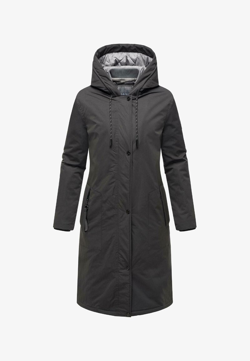 Pelēks poliestera parka ar kapuci, priekšējiem pogām, sānu rāvējslēdzēja kabatām un quilted oderi. Iezīmē taisnu griezumu un garas piedurknes.