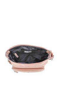 Borsa in pelle rosa con chiusura a zip. L'interno è foderato in tessuto nero e presenta una piccola tasca con zip. Design rettangolare compatto.