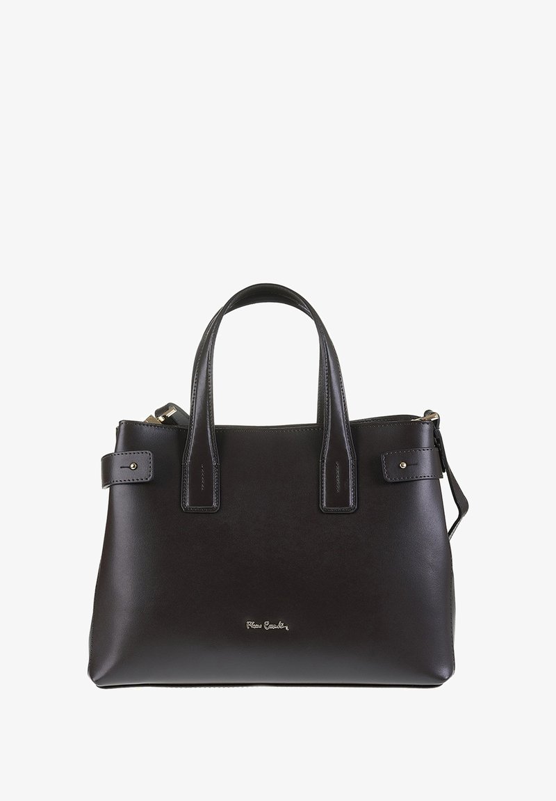 Zwart leren handtas met dubbele handvatten bovenaan, gegraveerd merkembleem en een afneembare schouderriem. Beschikt over minimale hardware met een strak, gestructureerd ontwerp.