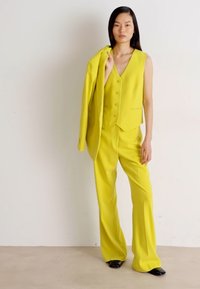 DKNY BUTTON WELT POCKET VEST - Liemenė - citrine
