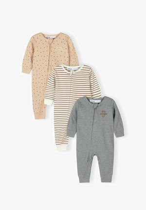 Trois grenouillères pour bébé à manches longues avec fermetures éclair à l'avant : beige à pois, blanc à rayures marron, et gris uni avec petit texte.