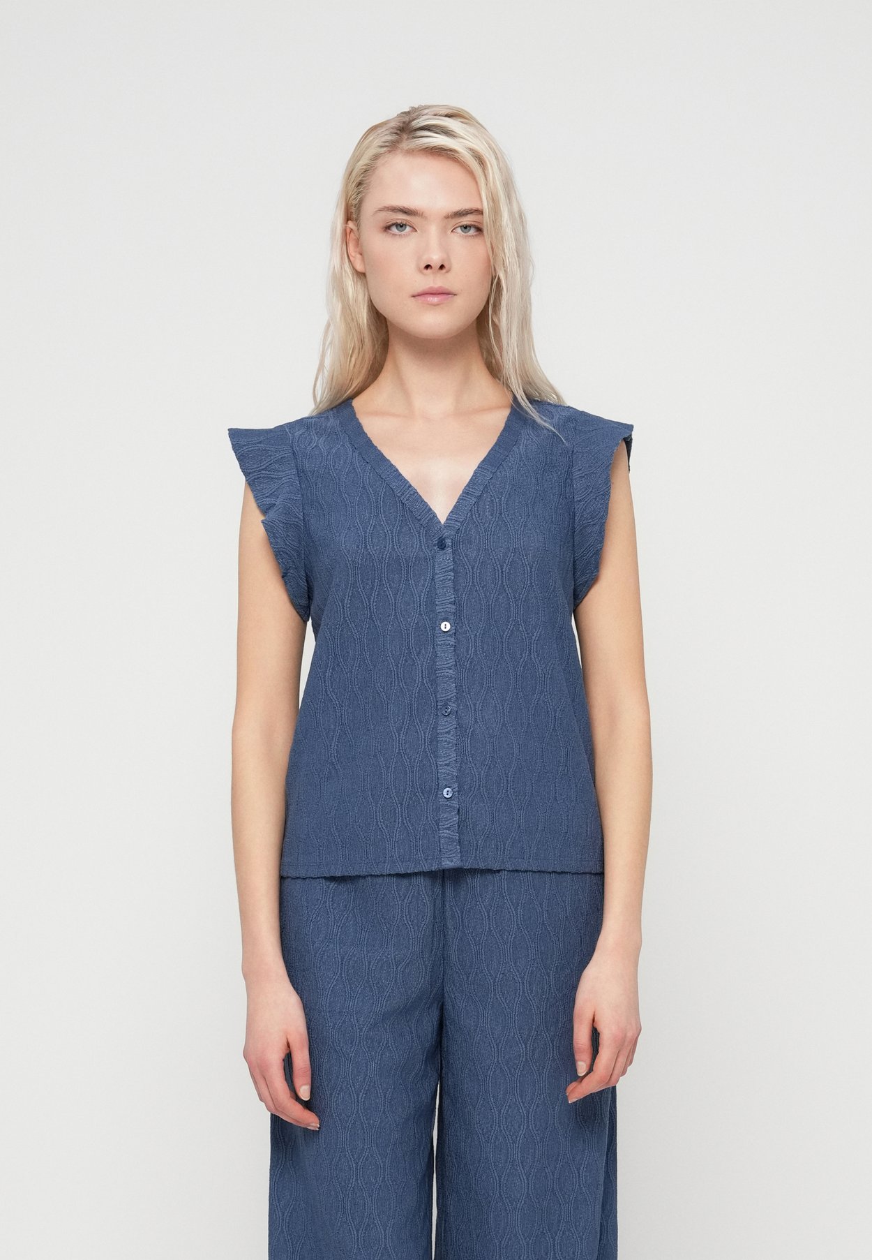 ONLAYA BUTTON V NECK