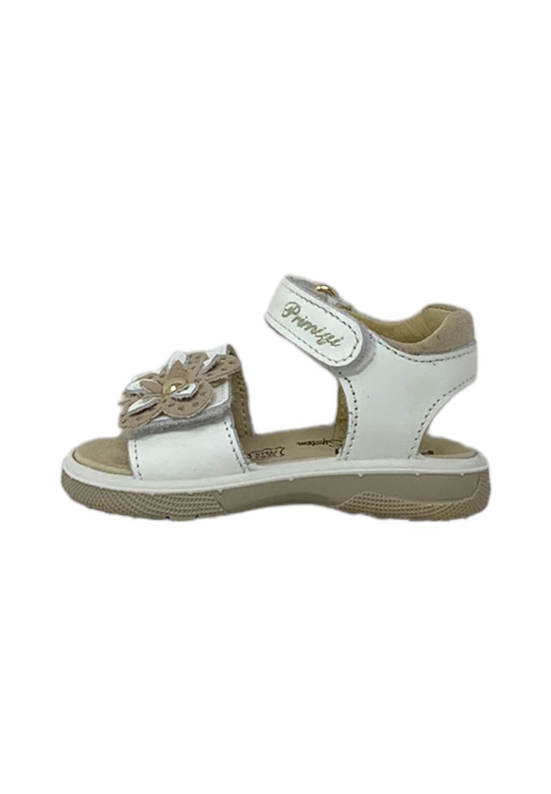 Sandali bianchi per bambini con fibbia in velcro, decorazioni floreali e suola texturizzata color marrone chiaro. Presentano una soletta imbottita per il comfort.