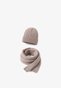 Seleccionado, beige