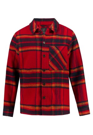 Camicia di flanella scozzese rossa con maniche lunghe, dettagli neri e arancioni, chiusura frontale con bottoni e tasca sul petto con un motivo a strisce diagonali.