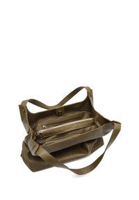 Borsa in pelle verde oliva con una texture morbida, dotata di una tasca interna con zip e chiusura a scatto. Manici piatti e interno spazioso.