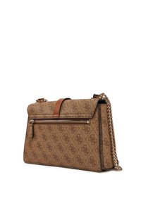Borsa a tracolla marrone con motivo, dotata di una catena dorata, con una tasca frontale con zip e un coperchio superiore piatto con dettagli in pelle.