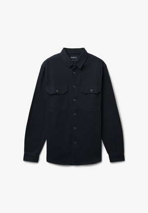 Camicia nera a maniche lunghe con bottoni realizzata in tessuto testurizzato; presenta un colletto, due tasche frontali e chiusura con bottoni.