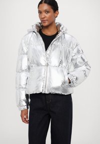 MICHAEL Michael Kors HOODED HIGH SHINE JACKET - Casaco de inverno - metallic silver