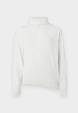 Bijela turtleneck džemper u mekom pletenju, s asimetričnim rubom i rebrastim manžetama, minimalističkog dizajna i suptilnim detaljima šivanja.