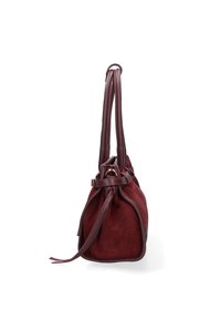 Borsa in suede borgogna scuro con doppi manici in pelle, forma arrotondata e apertura a coulisse. Presenta un accento in metallo dorato.