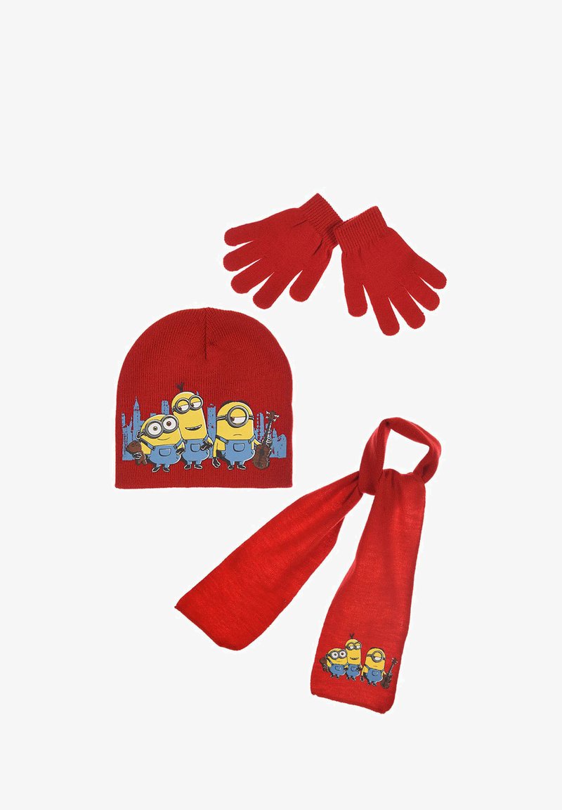 Set composto da cappello lavorato a maglia rosso, sciarpa e guanti, caratterizzato da tre personaggi dei cartoni animati. I guanti hanno polsini a coste. La sciarpa è liscia con cuciture a vista.
