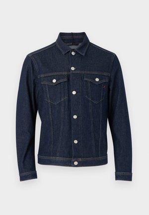 Tmavomodrá rifľová bunda s gombíkmi na zapínanie, dvoma náprsnými vreckami so zapínaním na gombíky a kontrastným prešívaním, položená na bielom pozadí.