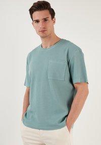 Buratti REGULAR FIT - Jednoduché tričko - mint