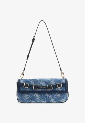 Sac à bandoulière Guess en denim bleu avec motif matelassé du logo, sangles décoratives à l'avant avec boucles couleur or, et bandoulière fine ajustable.