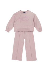 Růžový bavlněný dvoudílný set, který zahrnuje zkrácenou mikinu s výšivkou "Miluj, co je krásné" a volné kalhoty.
