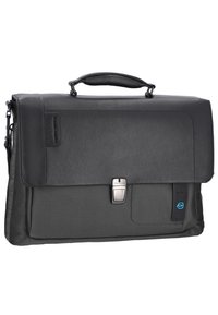Borsa per laptop in pelle nera con finitura texture, chiusura a morsetto in argento, manico superiore e tracolla rimovibile.