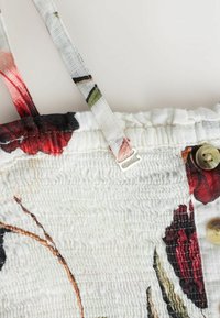 Neselectat, white ground