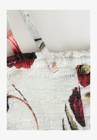 Neselectat, white ground