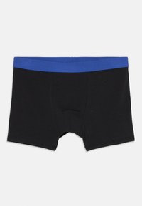 Zwarte boxershorts van een zacht, rekbaar materiaal met een effen blauwe tailleband. Bevatten een aansluitend ontwerp en minimale stikseldetails.